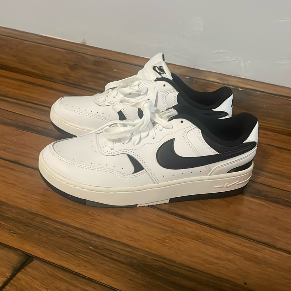 Women’s nikes